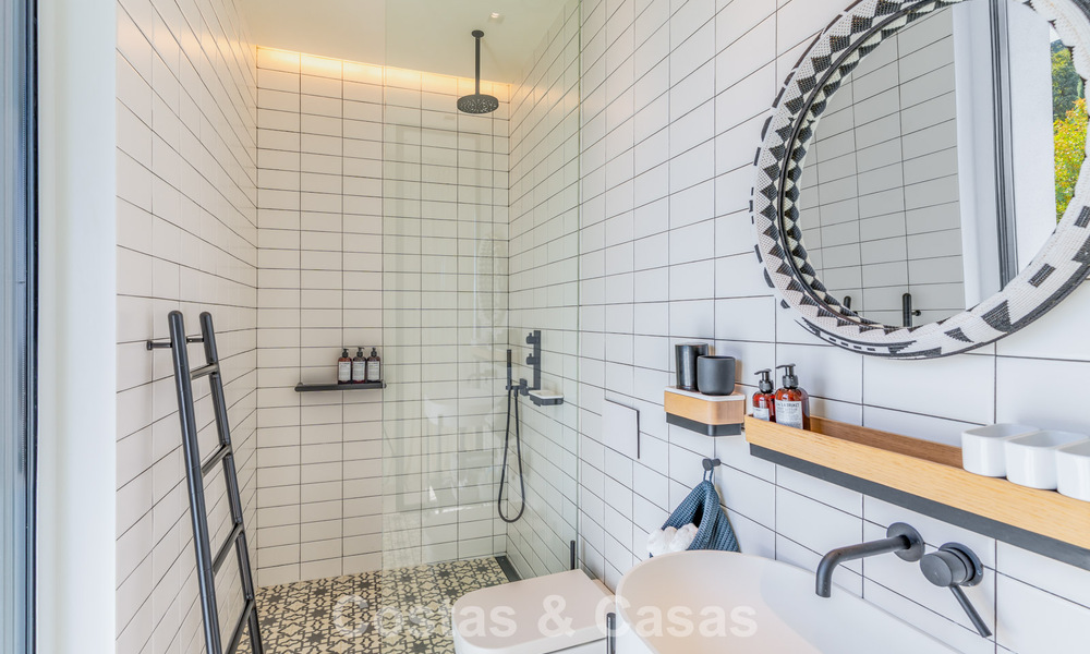 Villa de luxe contemporaine avec vues panoramiques sur la montagne et la mer à vendre dans les collines de Marbella Est 790994