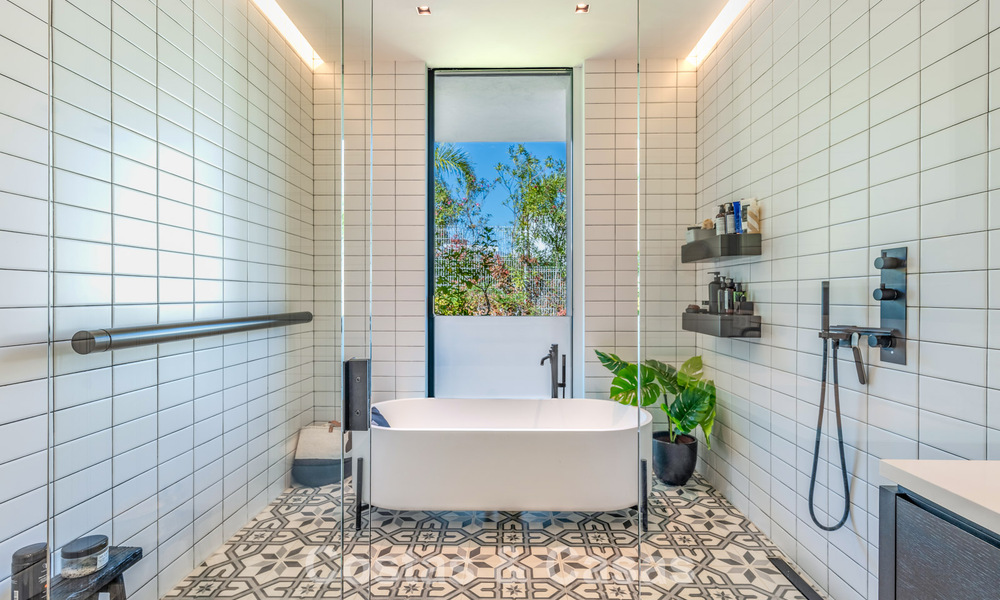 Villa de luxe contemporaine avec vues panoramiques sur la montagne et la mer à vendre dans les collines de Marbella Est 790995