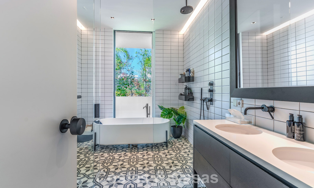 Villa de luxe contemporaine avec vues panoramiques sur la montagne et la mer à vendre dans les collines de Marbella Est 790996