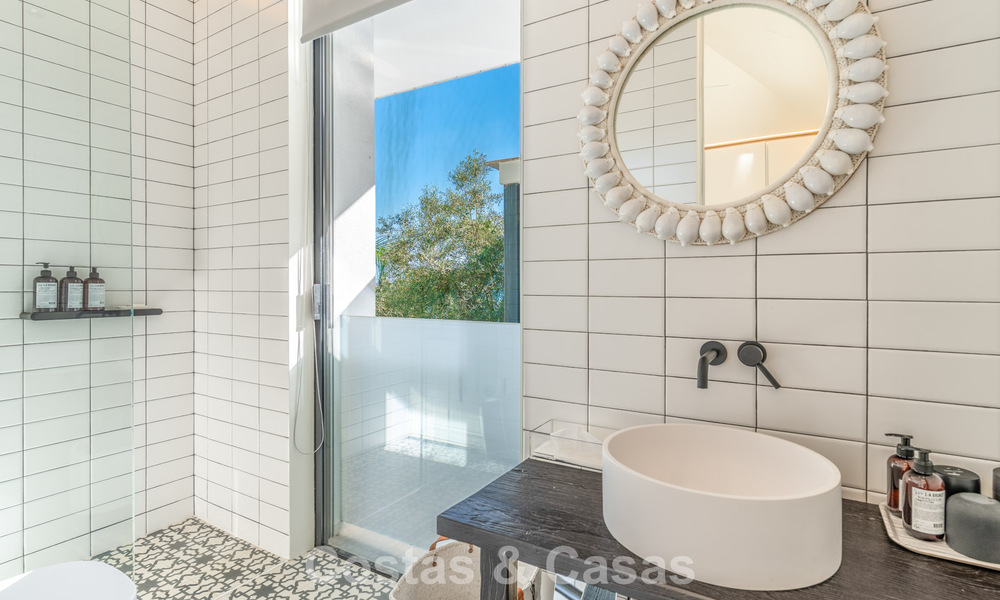 Villa de luxe contemporaine avec vues panoramiques sur la montagne et la mer à vendre dans les collines de Marbella Est 791000