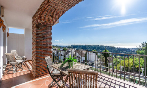 Appartement méditerranéen avec vue sur le golf et la mer à vendre dans un resort de golf dans les collines de Marbella - Benahavís 790923