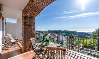 Appartement méditerranéen avec vue sur le golf et la mer à vendre dans un resort de golf dans les collines de Marbella - Benahavís 790923 