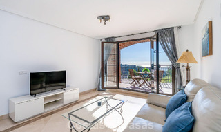 Appartement méditerranéen avec vue sur le golf et la mer à vendre dans un resort de golf dans les collines de Marbella - Benahavís 790927 