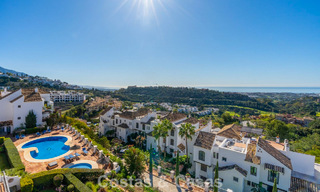 Appartement méditerranéen avec vue sur le golf et la mer à vendre dans un resort de golf dans les collines de Marbella - Benahavís 790931 