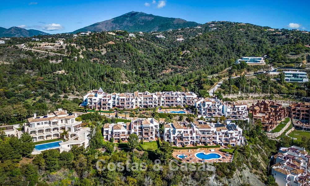 Appartement méditerranéen avec vue sur le golf et la mer à vendre dans un resort de golf dans les collines de Marbella - Benahavís 790934