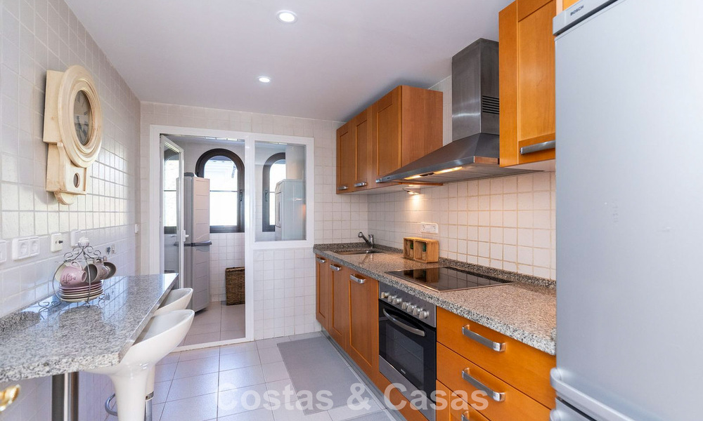 Appartement méditerranéen avec vue sur le golf et la mer à vendre dans un resort de golf dans les collines de Marbella - Benahavís 790937