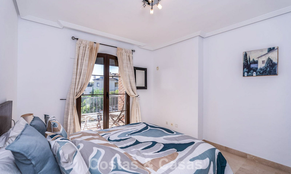 Appartement méditerranéen avec vue sur le golf et la mer à vendre dans un resort de golf dans les collines de Marbella - Benahavís 790939