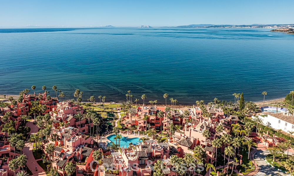 Penthouse à vendre avec vue sur la mer dans un complexe emblématique en première ligne de plage entre Marbella et Estepona 790820
