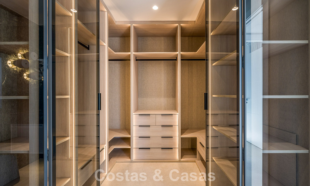 Penthouse à vendre avec vue sur la mer dans un complexe emblématique en première ligne de plage entre Marbella et Estepona 790824