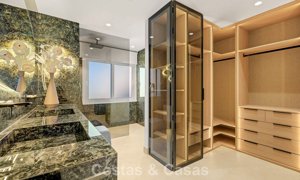 Penthouse à vendre avec vue sur la mer dans un complexe emblématique en première ligne de plage entre Marbella et Estepona 790826