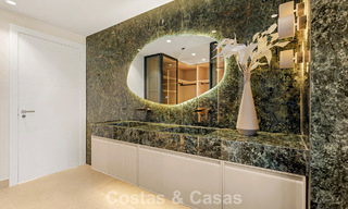 Penthouse à vendre avec vue sur la mer dans un complexe emblématique en première ligne de plage entre Marbella et Estepona 790830 