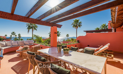 Penthouse à vendre avec vue sur la mer dans un complexe emblématique en première ligne de plage entre Marbella et Estepona 790833