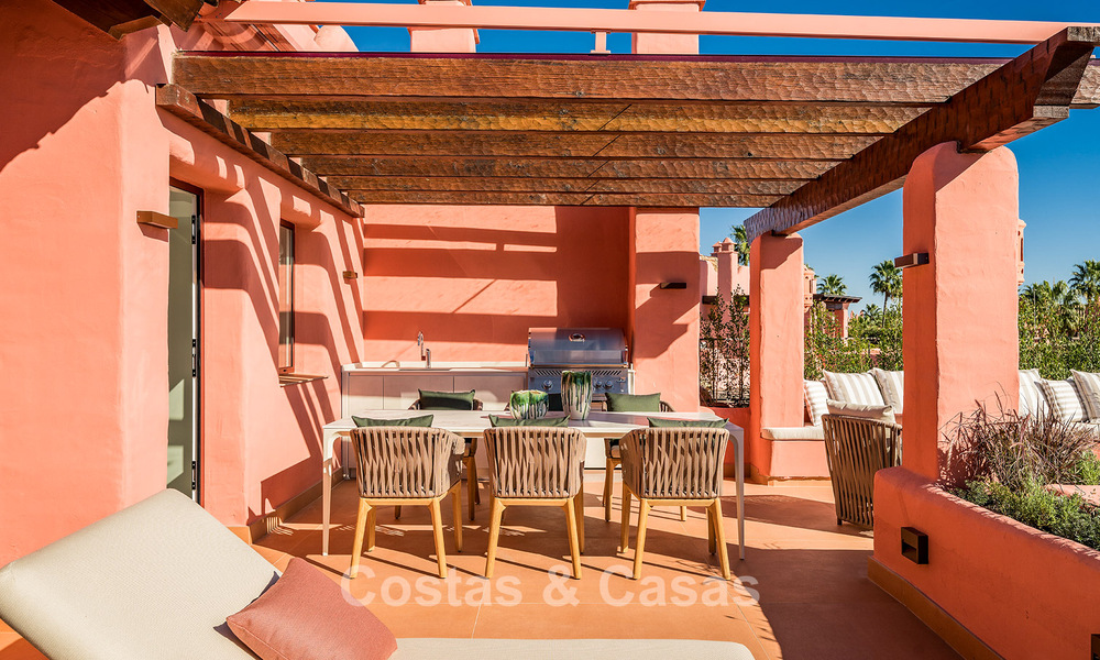 Penthouse à vendre avec vue sur la mer dans un complexe emblématique en première ligne de plage entre Marbella et Estepona 790840