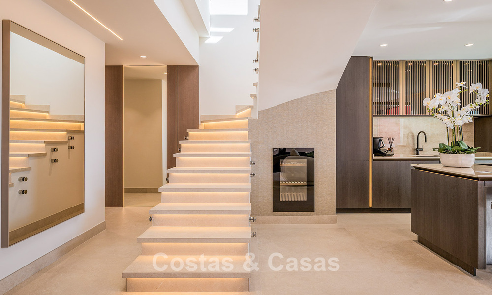 Penthouse à vendre avec vue sur la mer dans un complexe emblématique en première ligne de plage entre Marbella et Estepona 790850