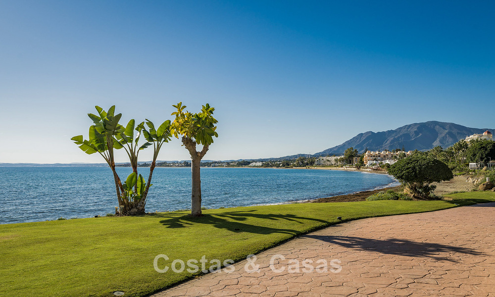 Penthouse à vendre avec vue sur la mer dans un complexe emblématique en première ligne de plage entre Marbella et Estepona 790855