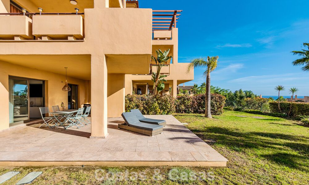 Appartement avec jardin et vue mer à vendre dans une résidence sécurisée à Marbella - Benahavís 791240