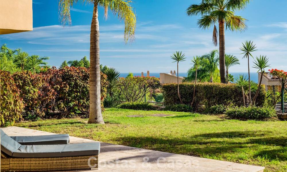 Appartement avec jardin et vue mer à vendre dans une résidence sécurisée à Marbella - Benahavís 791242