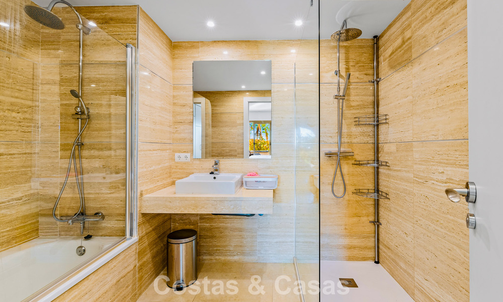 Appartement avec jardin et vue mer à vendre dans une résidence sécurisée à Marbella - Benahavís 791249