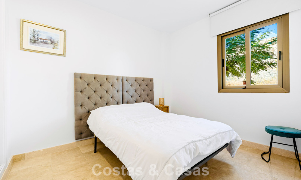 Appartement avec jardin et vue mer à vendre dans une résidence sécurisée à Marbella - Benahavís 791250