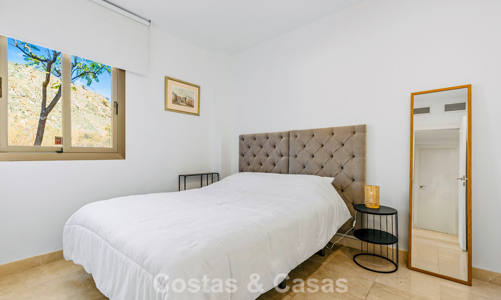 Appartement avec jardin et vue mer à vendre dans une résidence sécurisée à Marbella - Benahavís 791254