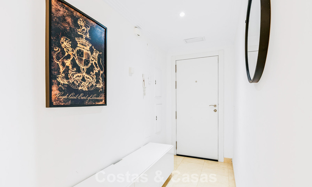 Appartement avec jardin et vue mer à vendre dans une résidence sécurisée à Marbella - Benahavís 791259