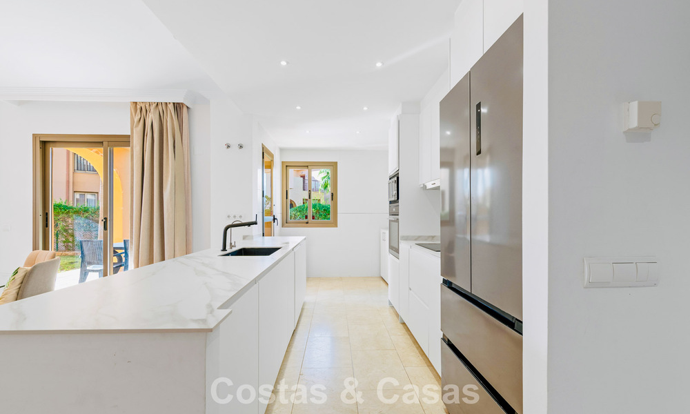 Appartement avec jardin et vue mer à vendre dans une résidence sécurisée à Marbella - Benahavís 791261