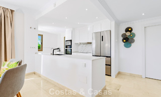 Appartement avec jardin et vue mer à vendre dans une résidence sécurisée à Marbella - Benahavís 791262 