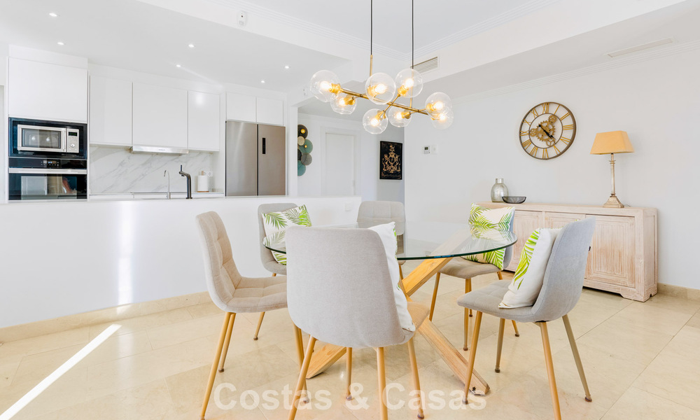 Appartement avec jardin et vue mer à vendre dans une résidence sécurisée à Marbella - Benahavís 791263