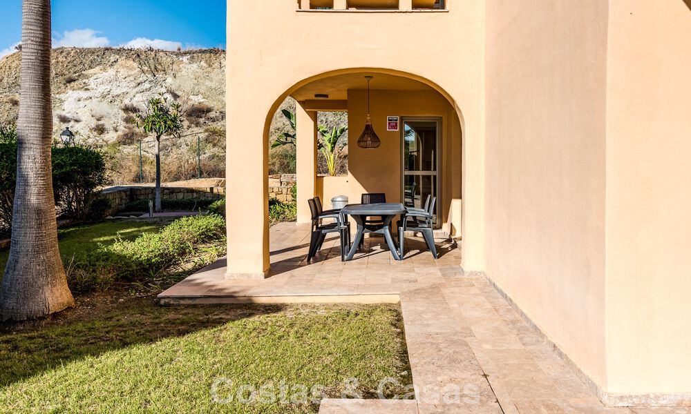 Appartement avec jardin et vue mer à vendre dans une résidence sécurisée à Marbella - Benahavís 791275