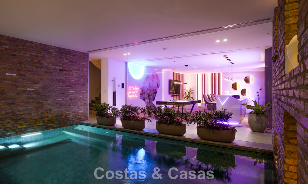 Villa au design avant-gardiste à vendre avec vue panoramique sur la mer, au sein d’un prestigieux resort de golf, Marbella - Benahavís 791005