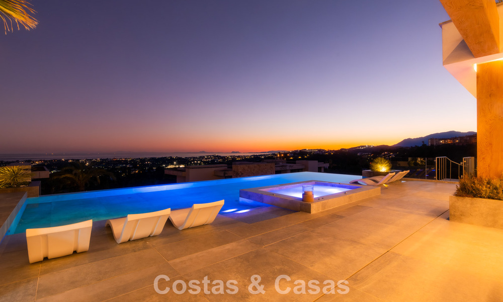 Villa au design avant-gardiste à vendre avec vue panoramique sur la mer, au sein d’un prestigieux resort de golf, Marbella - Benahavís 791072