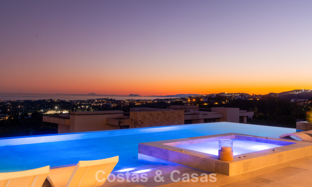 Villa au design avant-gardiste à vendre avec vue panoramique sur la mer, au sein d’un prestigieux resort de golf, Marbella - Benahavís 791073