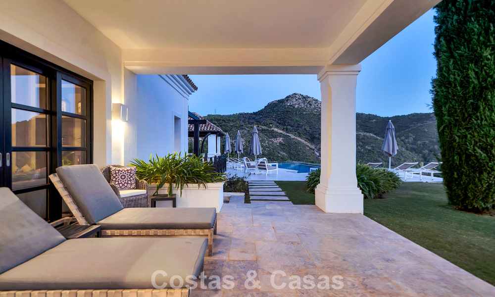 Villa de luxe Espagnole à vendre avec vue sublime sur la mer dans une résidence sécurisée à Benahavís - Marbella 791213