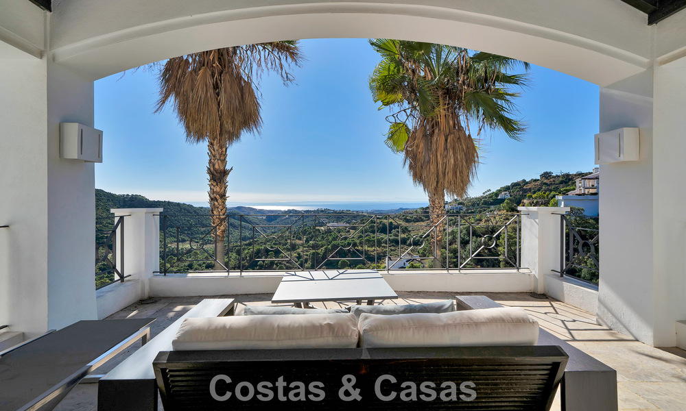 Villa de luxe Espagnole à vendre avec vue sublime sur la mer dans une résidence sécurisée à Benahavís - Marbella 791214