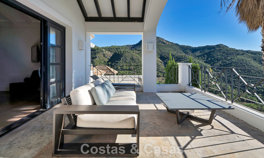 Villa de luxe Espagnole à vendre avec vue sublime sur la mer dans une résidence sécurisée à Benahavís - Marbella 791215