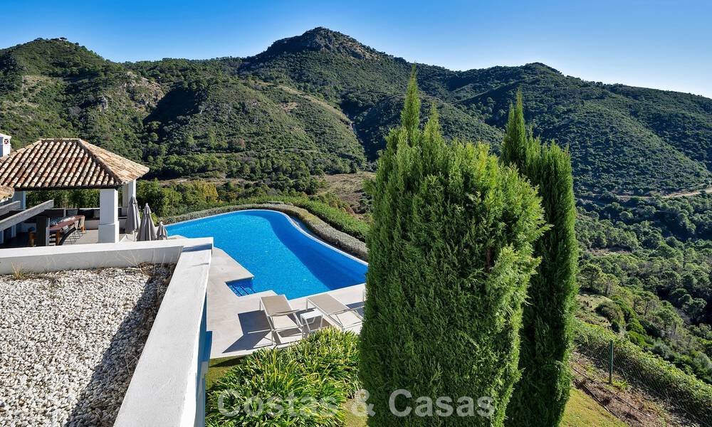 Villa de luxe Espagnole à vendre avec vue sublime sur la mer dans une résidence sécurisée à Benahavís - Marbella 791216