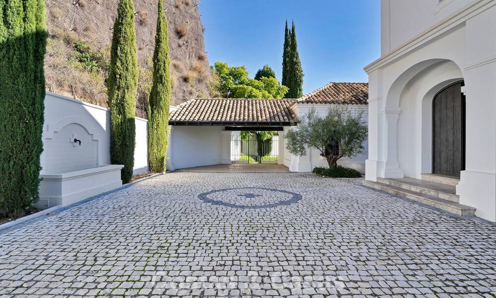 Villa de luxe Espagnole à vendre avec vue sublime sur la mer dans une résidence sécurisée à Benahavís - Marbella 791222