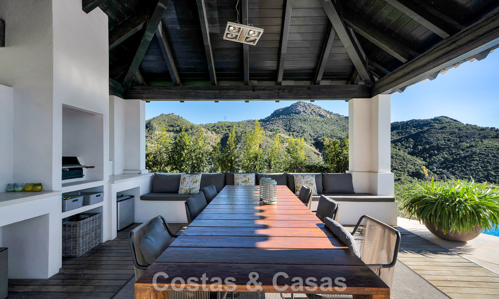 Villa de luxe Espagnole à vendre avec vue sublime sur la mer dans une résidence sécurisée à Benahavís - Marbella 791236