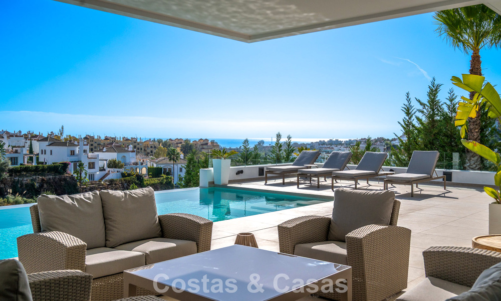 Villa contemporaine impressionnante à vendre en première ligne de golf sur la New Golden Mile entre Marbella et Estepona 791374