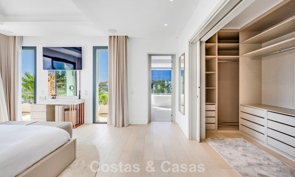 Villa contemporaine impressionnante à vendre en première ligne de golf sur la New Golden Mile entre Marbella et Estepona 791378