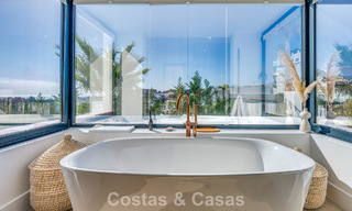 Villa contemporaine impressionnante à vendre en première ligne de golf sur la New Golden Mile entre Marbella et Estepona 791380 