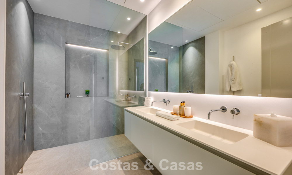 Villa contemporaine impressionnante à vendre en première ligne de golf sur la New Golden Mile entre Marbella et Estepona 791387