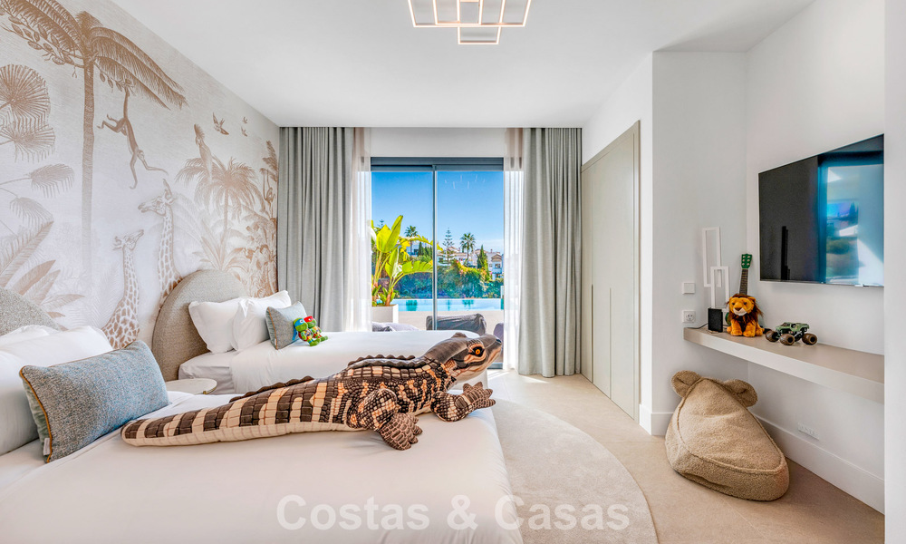 Villa contemporaine impressionnante à vendre en première ligne de golf sur la New Golden Mile entre Marbella et Estepona 791388