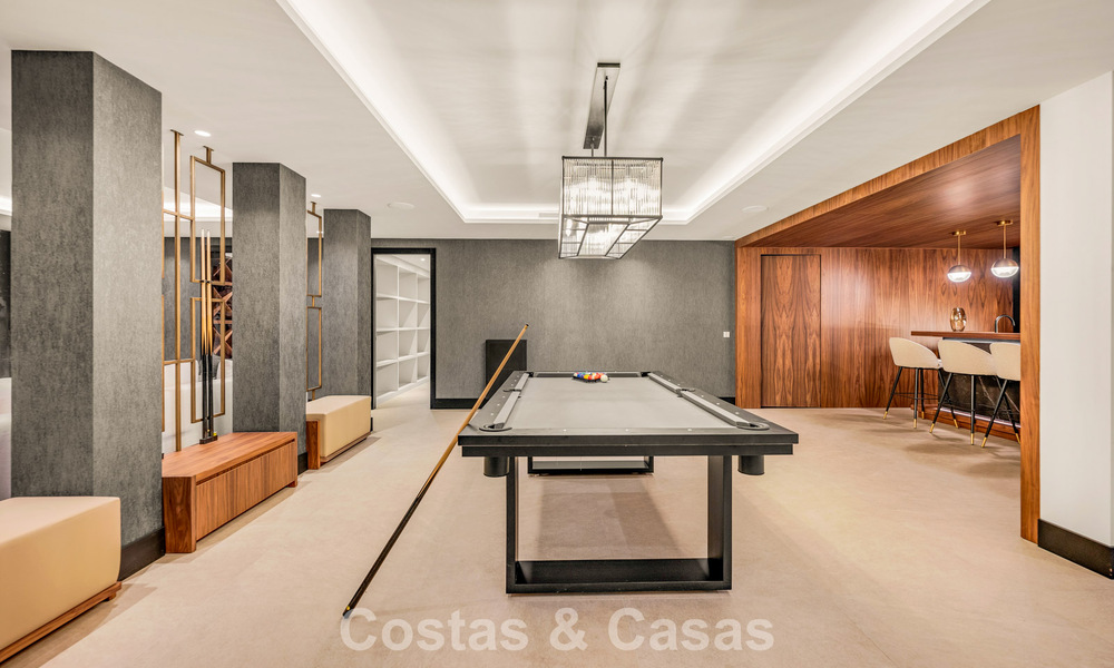 Villa contemporaine impressionnante à vendre en première ligne de golf sur la New Golden Mile entre Marbella et Estepona 791390