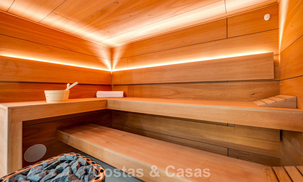 Villa contemporaine impressionnante à vendre en première ligne de golf sur la New Golden Mile entre Marbella et Estepona 791395