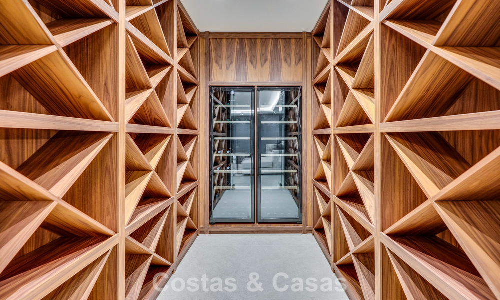 Villa contemporaine impressionnante à vendre en première ligne de golf sur la New Golden Mile entre Marbella et Estepona 791398