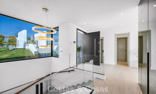 Villa contemporaine impressionnante à vendre en première ligne de golf sur la New Golden Mile entre Marbella et Estepona 791403 