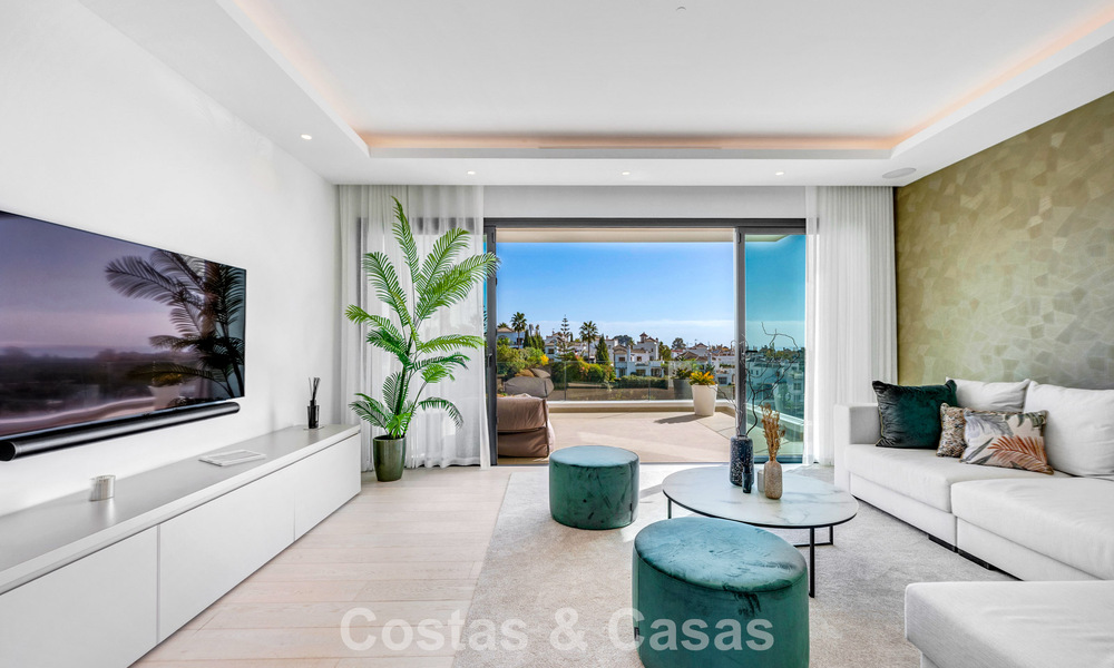 Villa contemporaine impressionnante à vendre en première ligne de golf sur la New Golden Mile entre Marbella et Estepona 791404