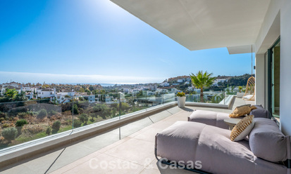 Villa contemporaine impressionnante à vendre en première ligne de golf sur la New Golden Mile entre Marbella et Estepona 791406