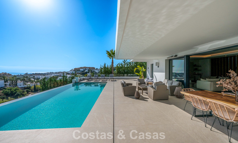 Villa contemporaine impressionnante à vendre en première ligne de golf sur la New Golden Mile entre Marbella et Estepona 791409